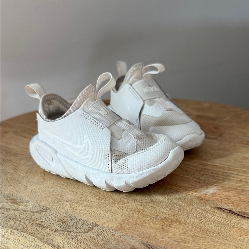 Nike toddle white Slip-On Sneakers